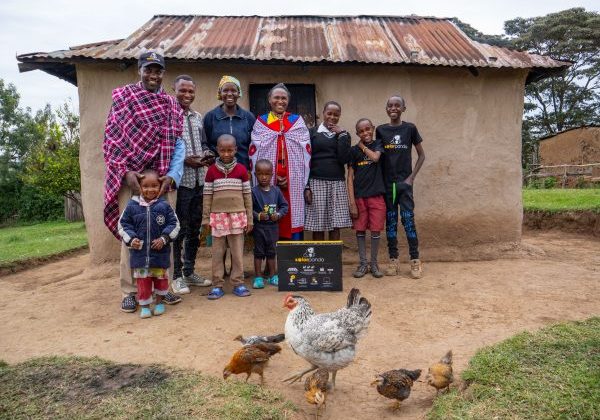 PG923585-V7-5Gb Famille Massai